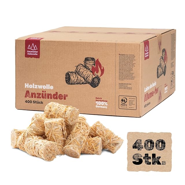 Eine plastikfreie Packung mit vierhundert Anzündern aus Holzwolle und Wachs